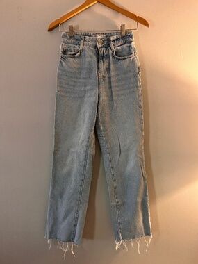 Zara Hi-Rise Straight Leg Jeans - Light Wash - Size 0 - Raw Hem